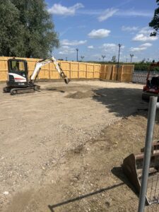 Level ground excavator